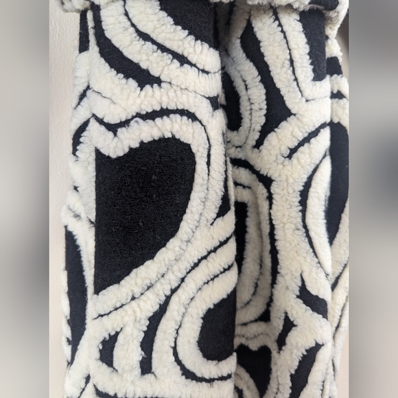 NWT! FARM Rio Black & White Wild Hearts Fleece Coat (SIZE XS) - Picture 15 of 16